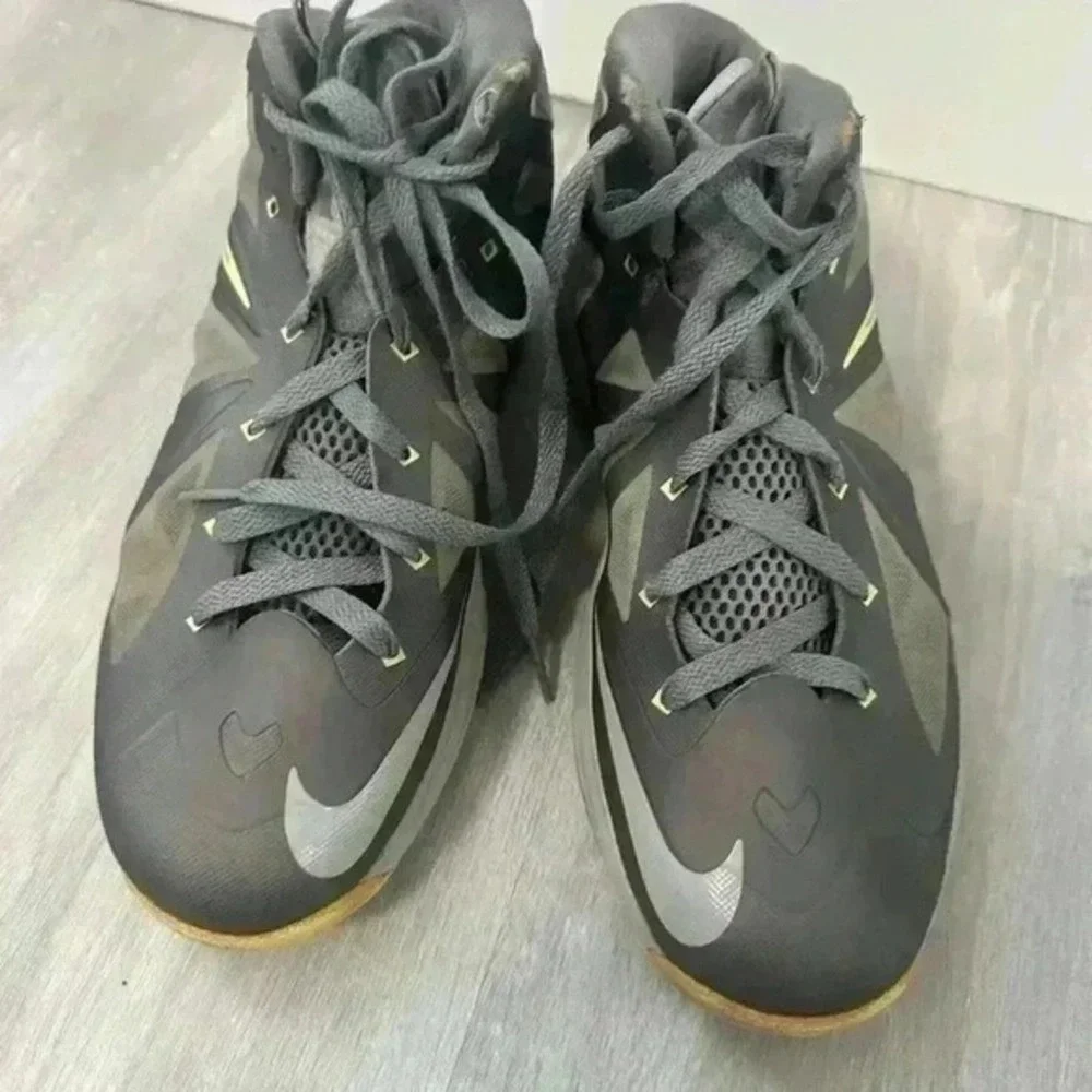 Nike Lebron Soldier 10 Youth Basketball Shoes Gray Yellow Size 6.5Y